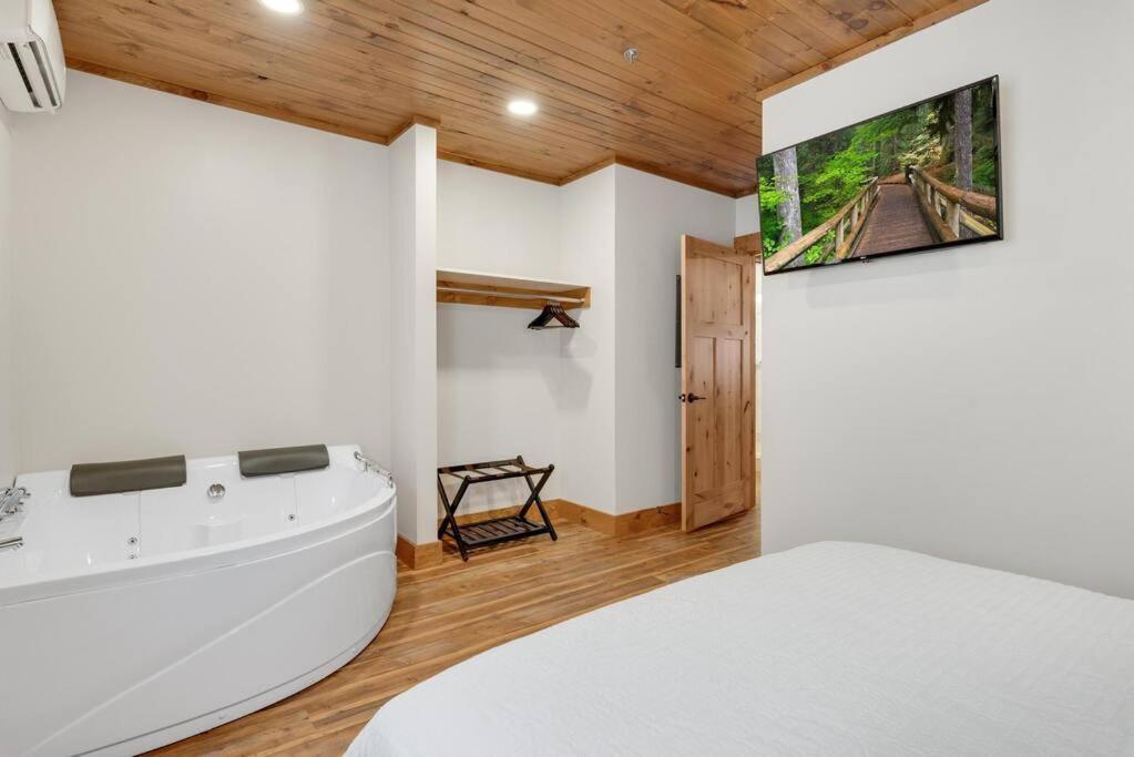 Hickory Suite - Main Street Lodge In Berlin Bagian luar foto